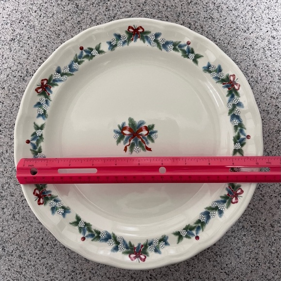 Pfaltzgraff Red Ribbons Pattern Holiday Dinner Plates - Picture 9 of 9
